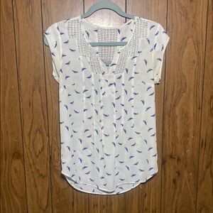 Daniel Rainn White Pleated Cap Sleeve Blouse